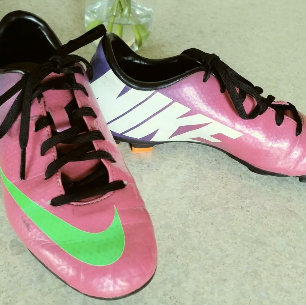 Nike Mercurial Vapor Youth Soccer Cleats.